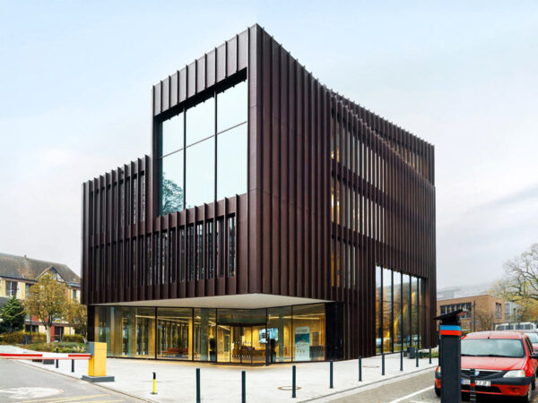 Ein weiteres Gebäude von Medfacilities in Köln. Ein Architekturfoto des Architekturfotografen Dirk Baumbach.