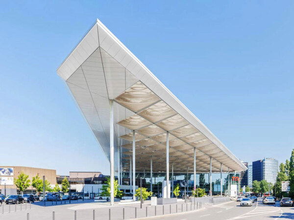 Mehrfach ausgezeichnet. Die Messe in Düsseldorf. Ein Foto des Immobilienfotografen Dirk Baumbach.