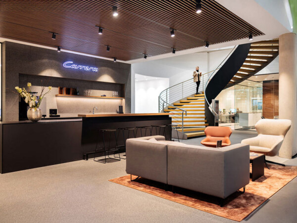 Immobilienfotografie einer Lounge in Düsseldorf. Foto Copyright: Immobilienfotograf Dirk Baumbach.