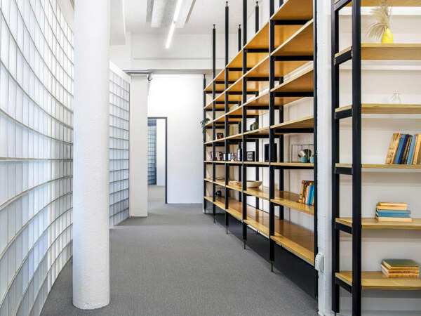 Immobilienfotograf für Industriegebäude und Immobilienfotografie.