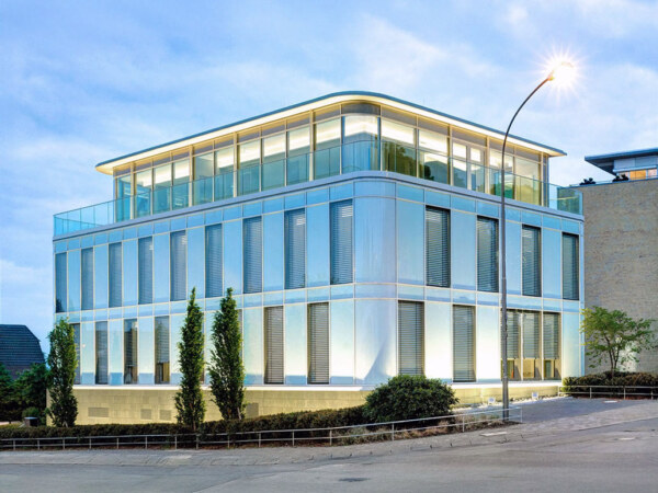 Architekturfoto einer gewerblichen Immobilie in Bergisch Gladbach. © Architekturfotograf Dirk Baumbach.