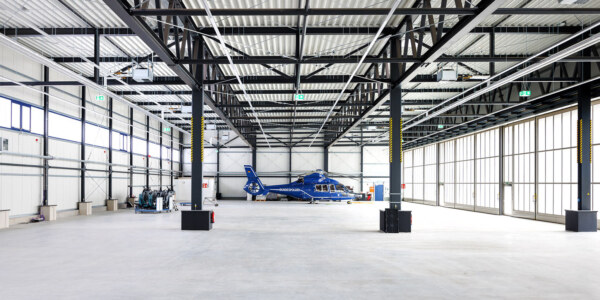 Die Innenaufnahme einer Industriehalle in Köln-Porz. © Architekturfotograf Dirk Baumbach.