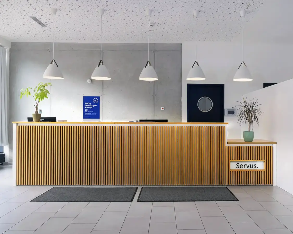 Das Hotel lag in der Innenstadt. Ein Foto der Rezeption.